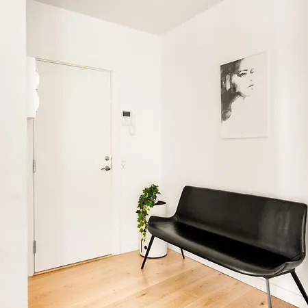 Sanders Leaves - Pleasant Four-bedroom In Downtown *