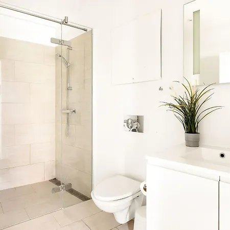 Sanders Leaves - Pleasant Four-bedroom In Downtown Apartment Copenhagen