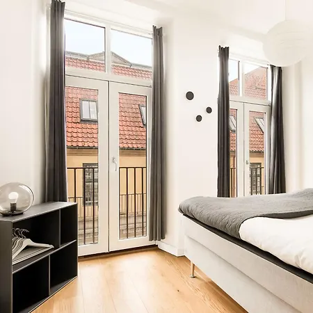 Sanders Leaves - Pleasant Four-bedroom In Downtown *