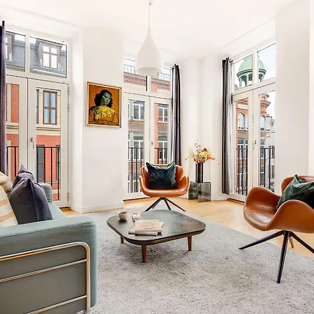 Sanders Leaves - Pleasant Four-bedroom In Downtown Copenhagen