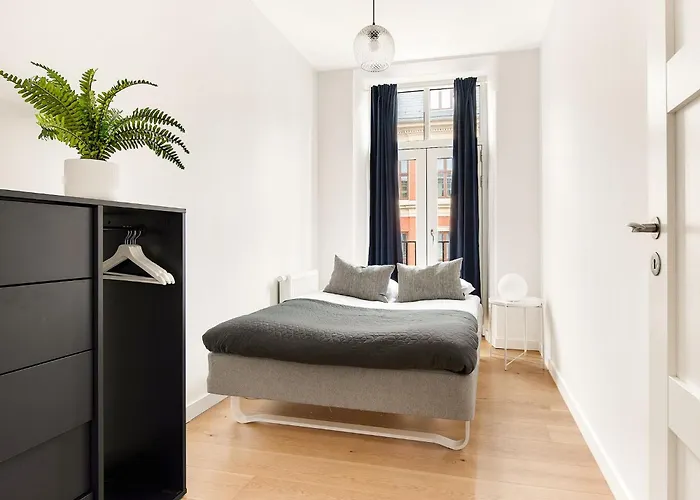 Apartment Leaves 3 - Pleasant 4-bdr In